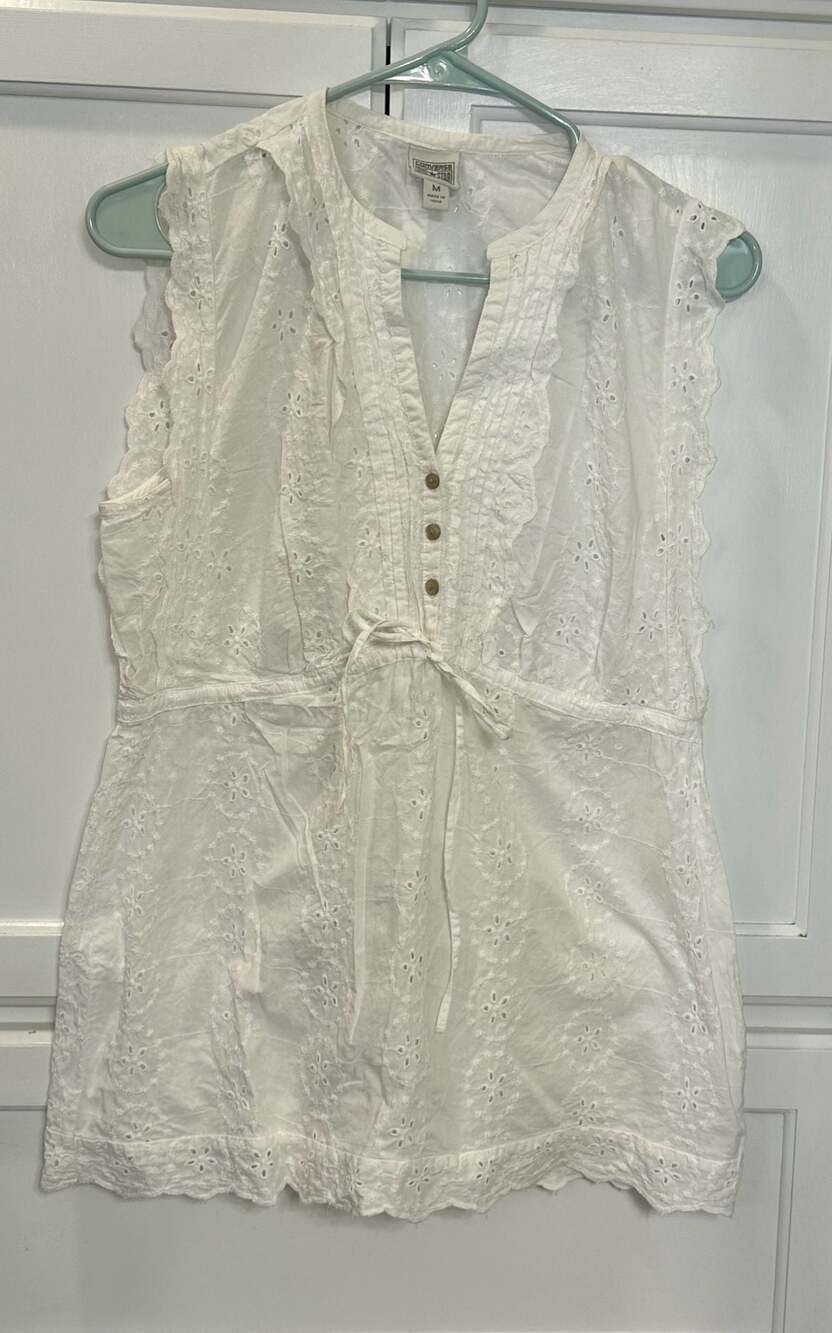 Converse One Star White Eyelet Lace Sleeveless Button-Up Tunic Top